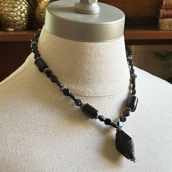 Art Deco Black Glass Necklace - Picture 5 of 7